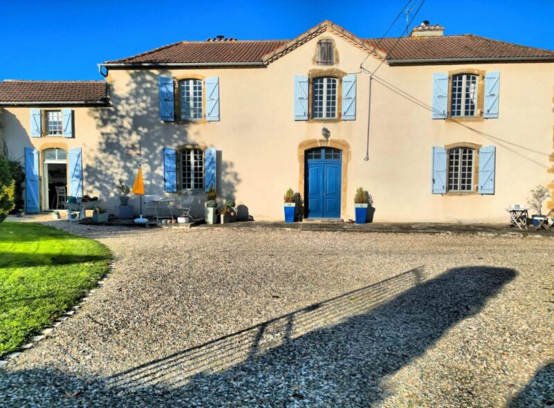 Maison de maître avec piscine à Madiran