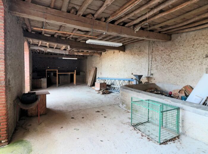 Fermette comprenant 4 chambres sur 6,35ha avec dépendances – Maison ancienne à Vic-en-Bigorre
