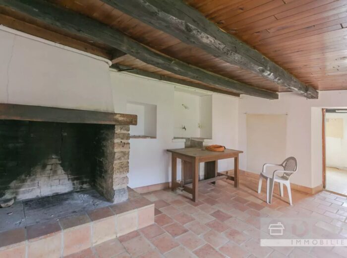Charmante maison à rénover avec hangars, grange et jardin à 5 minutes… – Maison à rénover à Saint-Antonin-Noble-Val