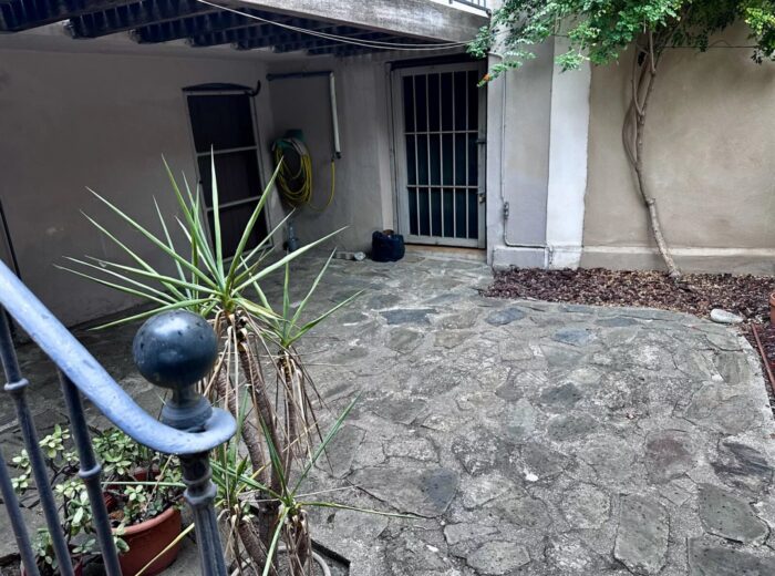 Vaste apt F4 dans maison bourgeoise, terrasses, atelier, cave – Appartement ancien à Perpignan