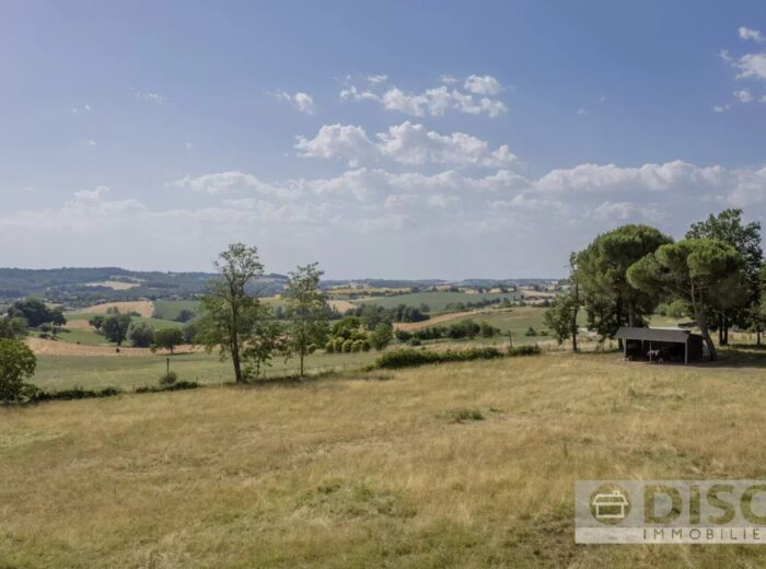 Magnifique propriété avec vues à 360° à 3 minutes du centre-ville de… – Maison ancienne à Caussade