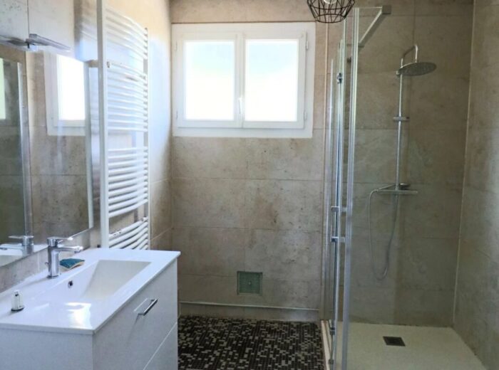 Fermette comprenant 4 chambres sur 6,35ha avec dépendances – Maison ancienne à Vic-en-Bigorre