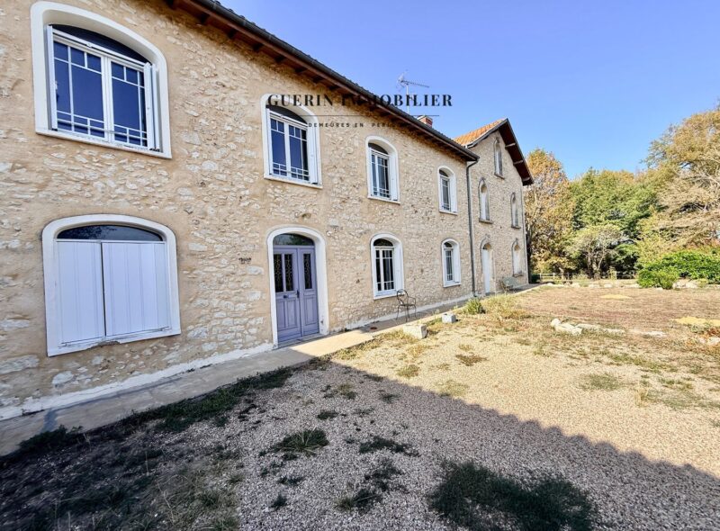 Château avec dépendances à Gageac-et-Rouillac