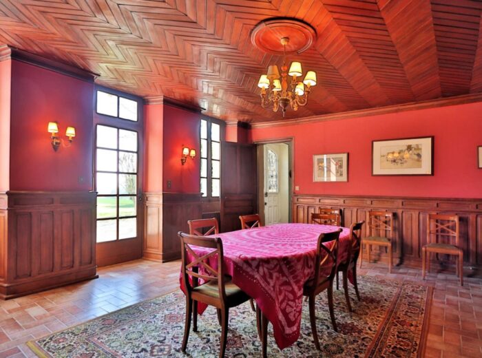 Domaine d&rsquo;exception adossée à une forêt protégée. – Château à Miélan