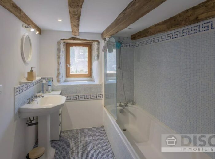 Charmante maison en pierre avec piscine et jardin privé de 2 450 m² – Maison en pierre à Varen