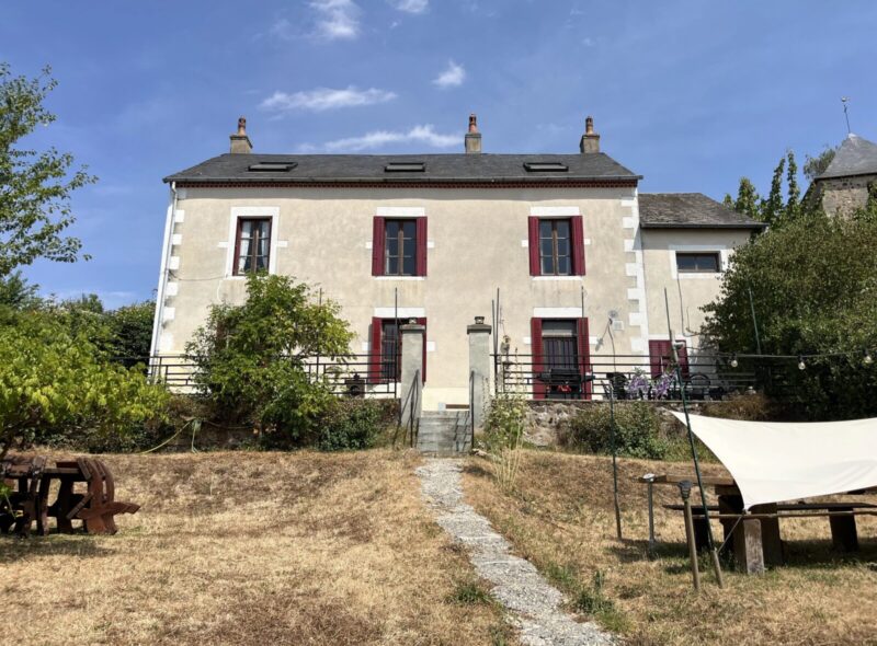 Grande maison au cœur du bourg de Lanty avec vue exceptionnelle