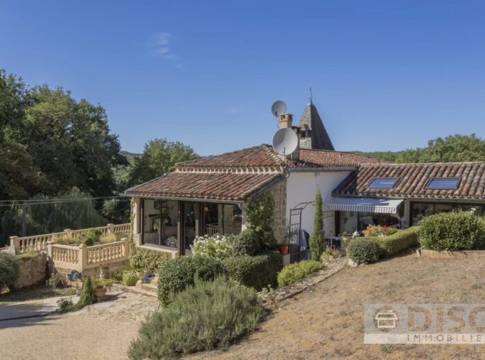 Propriété de charme avec piscine, jacuzzi et 7 hectares dans un… – Maison ancienne rénovée à Varen