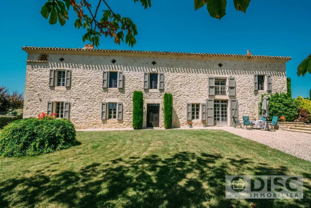 Magnifique propriété en pierre avec vues sur les vignobles, piscine… – Maison ancienne à Cahuzac-sur-Vère
