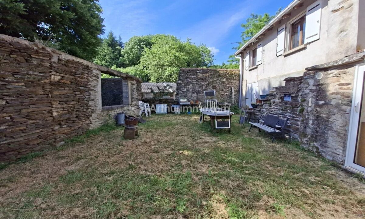 Maison ancienne avec terrasse à Les Martys