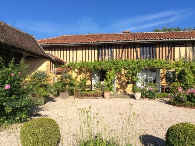 Maison de Charme à Laguian-Mazous – Maison ancienne à Estampes