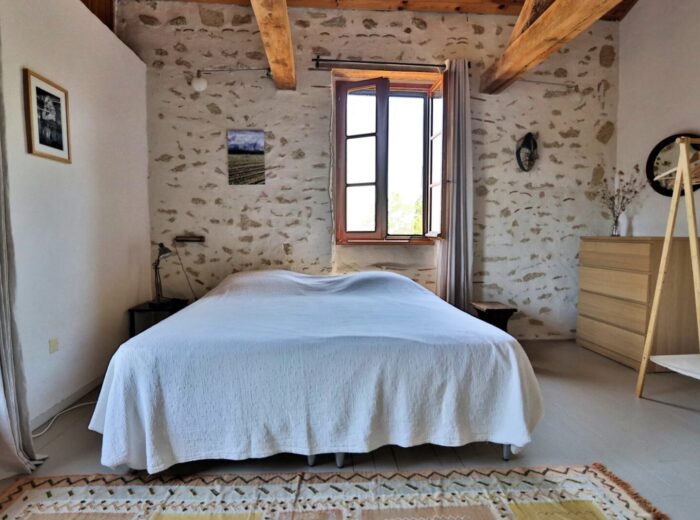 Une charmante ferme gasconne avec une vue imprenable sur les Pyrénées. – Maison ancienne à Laveraët