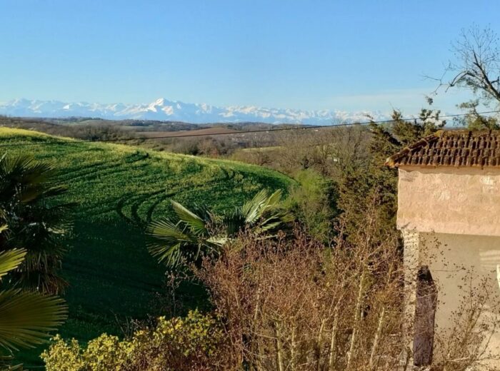 Maison Gascon avec vue panoramique sur les Pyrénées – Château à Laveraët