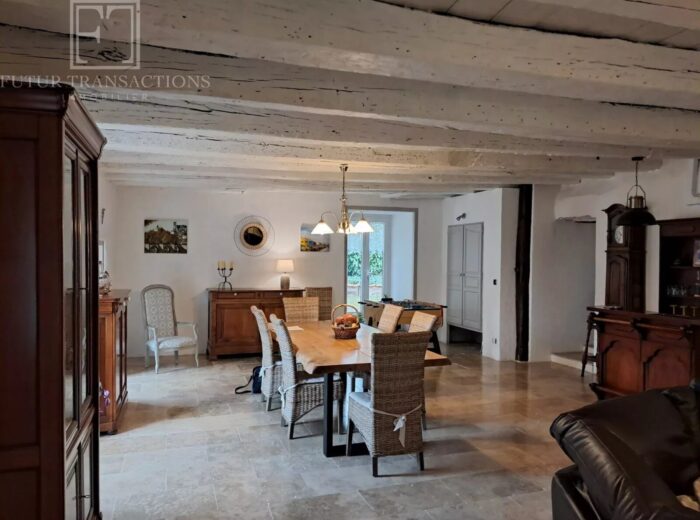maison de caractère 8175m² – Maison de caractère à Saint-Saud-Lacoussière