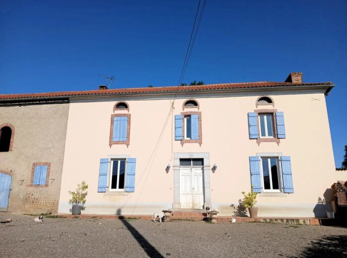 Fermette comprenant 4 chambres sur 6,35ha avec dépendances – Maison ancienne à Vic-en-Bigorre
