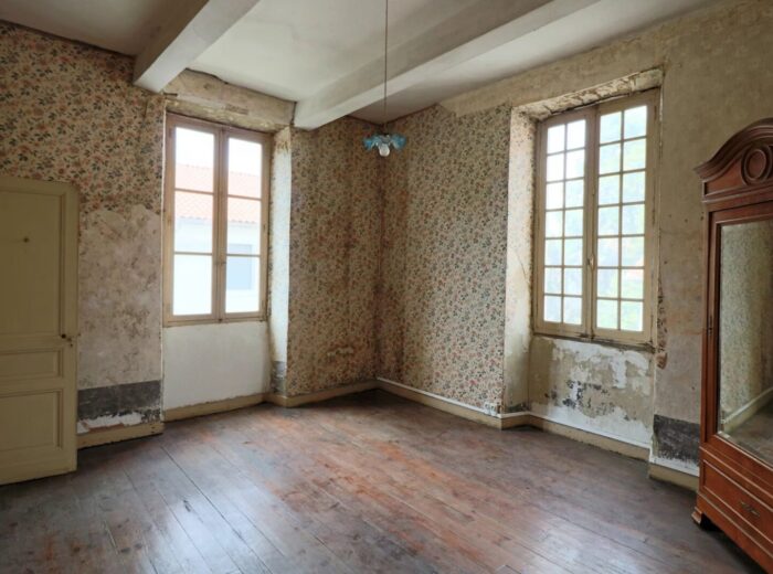 Grande maison de caractère/immeuble de rapport comprenant 7 chambres – Maison de caractère à Maubourguet