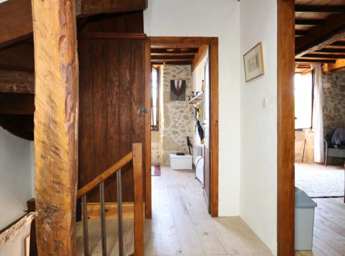 Une charmante ferme gasconne avec une vue imprenable sur les Pyrénées. – Maison ancienne à Laveraët