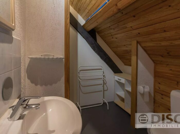 Corps de ferme rénovée avec spacieux gîte indépendant, dépendance… – Corps de ferme à Jouqueviel