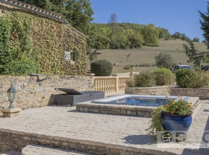Propriété de charme avec piscine, jacuzzi et 7 hectares dans un… – Maison ancienne rénovée à Varen