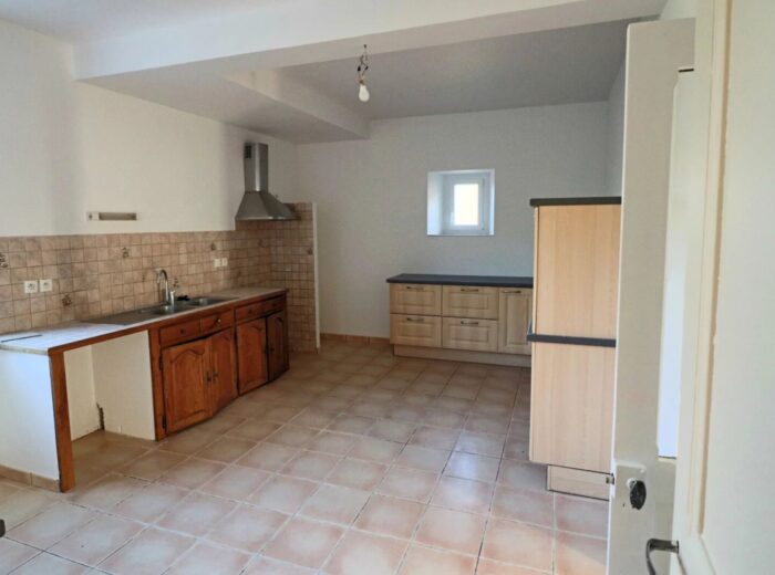 Maison comprenant 5 chambres sur 1860m² avec grandes dépendances – Maison ancienne à Maubourguet