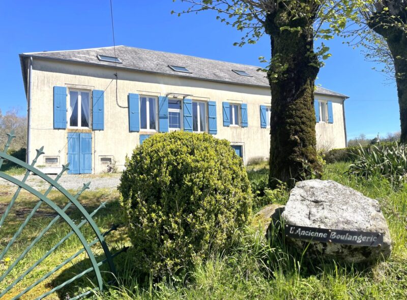 Maison rénovée avec gîte indépendant à Saint-Léger-de-Fougeret