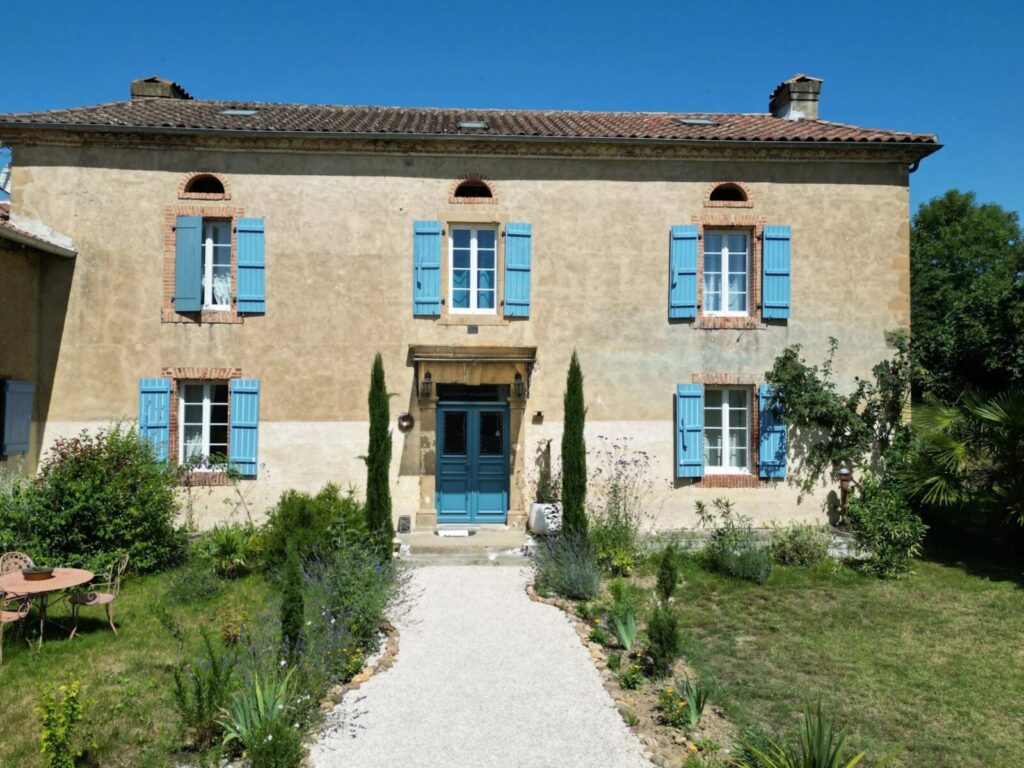 Elegant Maison de Maître, avec piscine et belle dependences – Maison de maître à Estampes