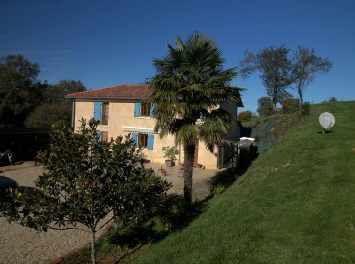 Une charmante maison de campagne dans un endroit paisible – Maison ancienne à TRIE-SUR-BAISE