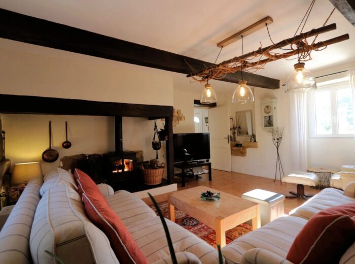Une charmante maison de campagne dans un endroit paisible – Maison ancienne à TRIE-SUR-BAISE