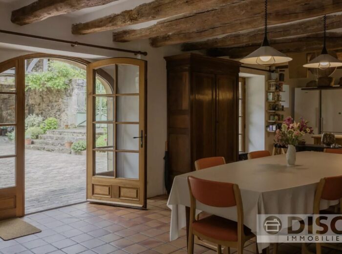 Magnifique propriété en bordure du village de Najac, offrant de… – Château à Najac