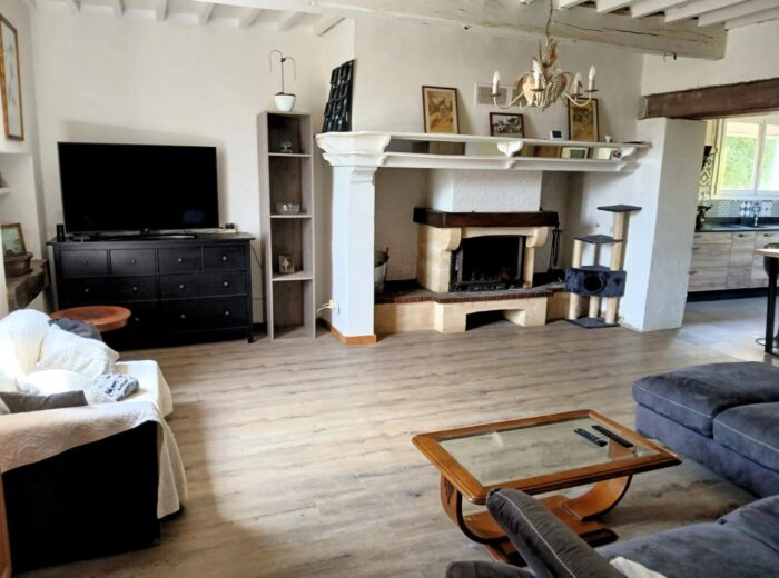 Fermette comprenant 4 chambres sur 6,35ha avec dépendances – Maison ancienne à Vic-en-Bigorre