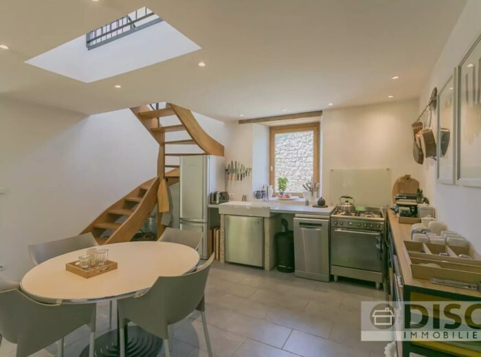 Belle maison moderne conçu par architecte avec petit jardin et… – Maison ancienne à Penne