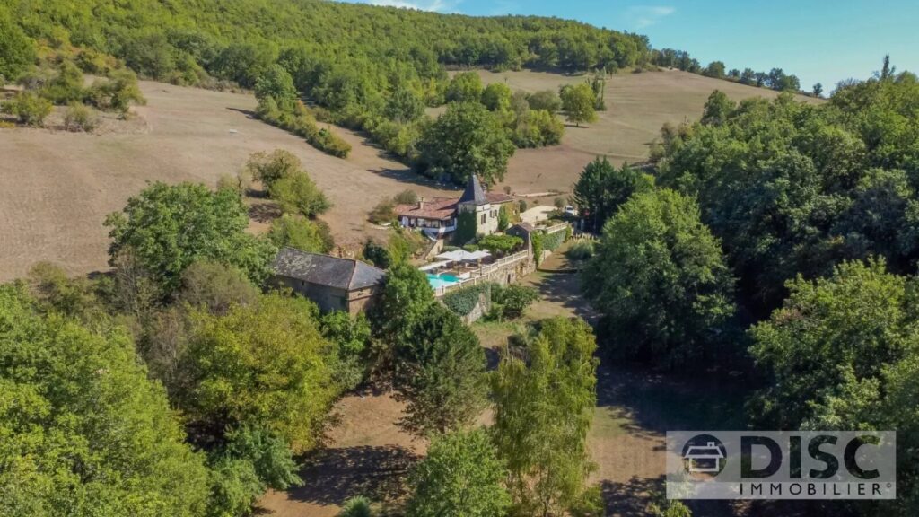 Propriété de charme avec piscine, jacuzzi et 7 hectares dans un… – Maison ancienne rénovée à Varen