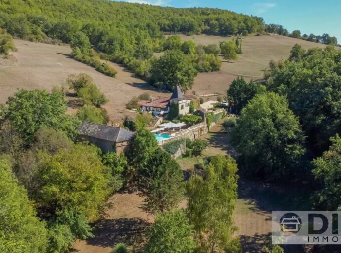 Propriété de charme avec piscine, jacuzzi et 7 hectares dans un… – Maison ancienne rénovée à Varen