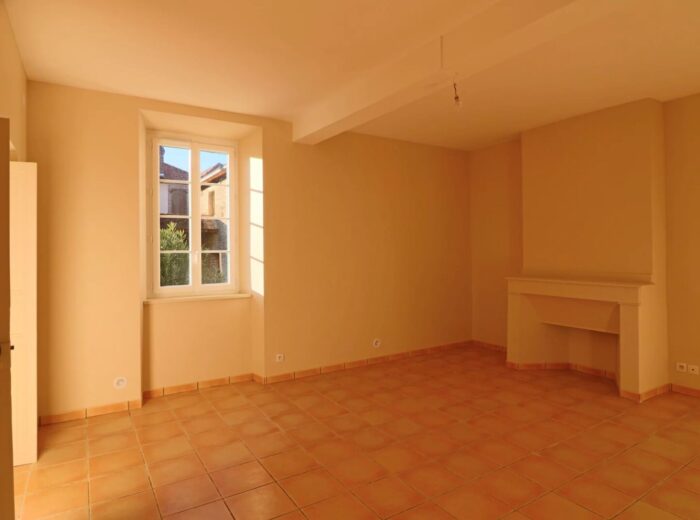 Maison comprenant 5 chambres sur 1860m² avec grandes dépendances – Maison ancienne à Maubourguet