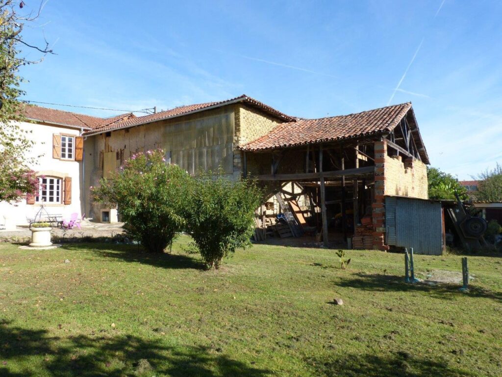 À vendre, proche de Castelnau Magnoac (Hautes Pyrénées): Ferme… – Maison ancienne à CASTELNAU MAGNOAC