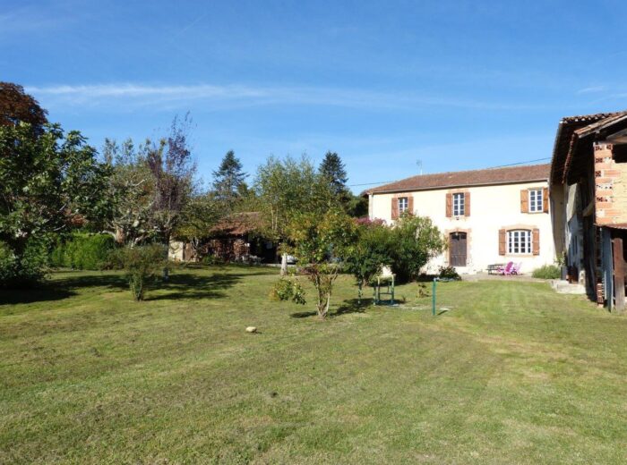 À vendre, proche de Castelnau Magnoac (Hautes Pyrénées): Ferme… – Maison ancienne à CASTELNAU MAGNOAC