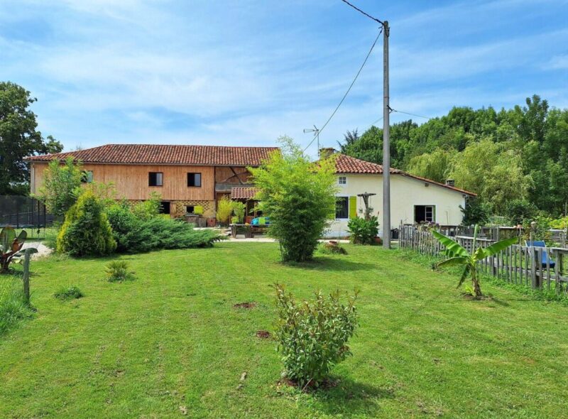 Appartement ancien avec jardin à Monleur Bernet