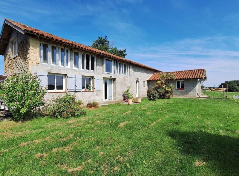 A vendre dans le Gers, proche de Castelnau Magnoc: Maison individuelle avec vue sur les Pyrénées, dans la jolie campagne gersoise, sur un terrain de 18.151m² avec CU
