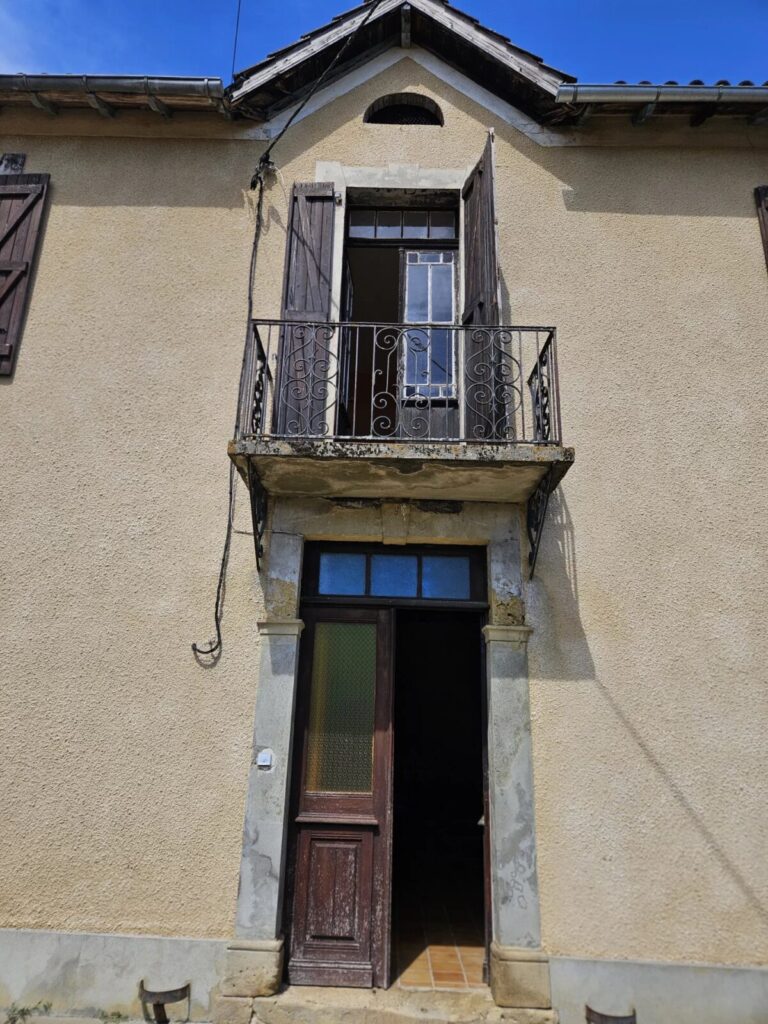 Ferme moderne avec une seconde maison à rénover – Maison à rénover à Viella