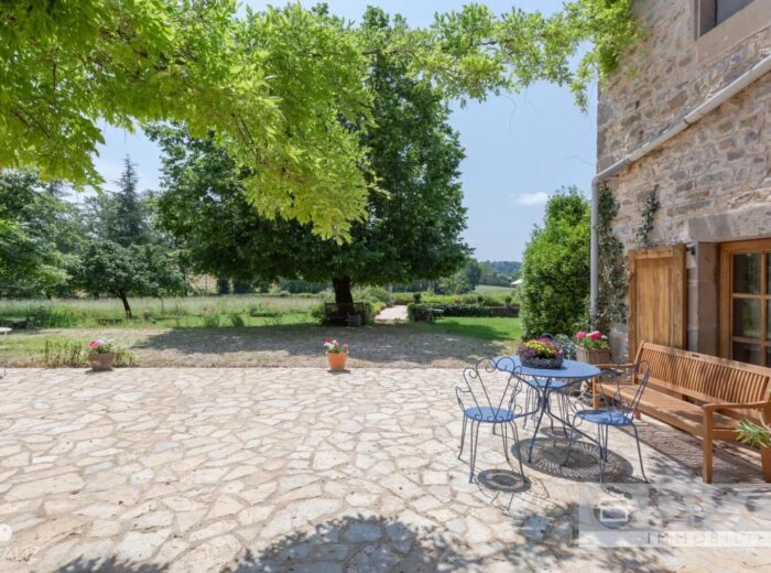 Belle maison avec dépendance, jardin et piscine – Maison ancienne à Verfeil