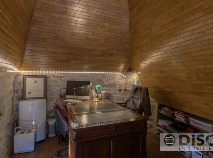 Propriété de charme avec piscine, jacuzzi et 7 hectares dans un… – Maison ancienne rénovée à Varen
