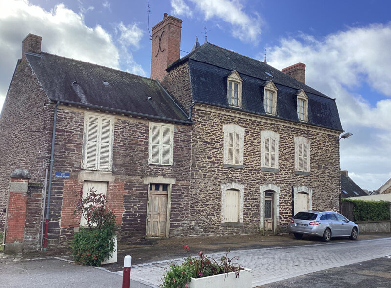 Ensemble en pierres à rénover avec dépendances et terrain constructible GAËL (35290)