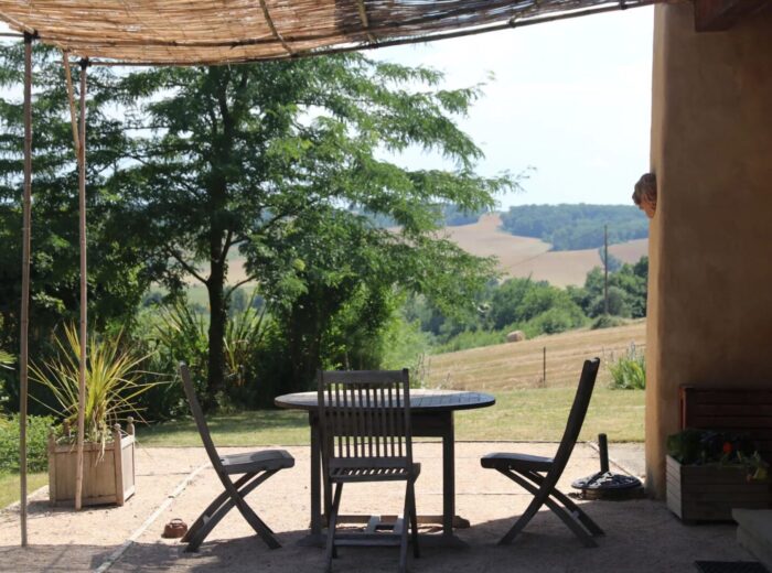 Une charmante ferme gasconne avec une vue imprenable sur les Pyrénées. – Maison ancienne à Laveraët