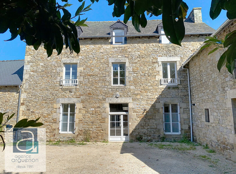 Maison de caractère avec dépendances à BROONS