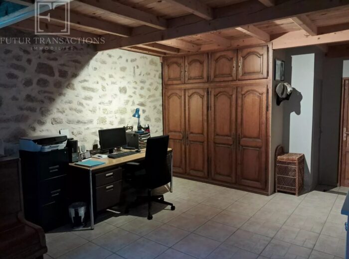 maison de caractère 8175m² – Maison de caractère à Saint-Saud-Lacoussière