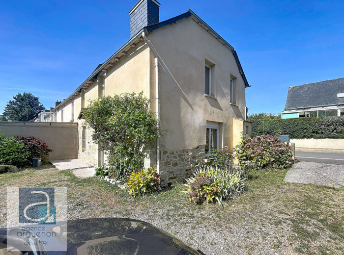 EN EXCLUSIVITÉ – Agréable maison avec jardin à proximité du… – Maison en pierre à CAULNES