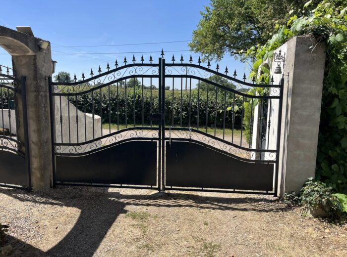 Ensemble immobilier avec gîte indépendant. piscine et vue dégagée –… – Maison ancienne à Saint-Péreuse
