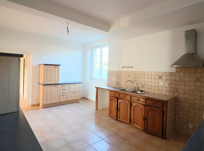 Maison comprenant 5 chambres sur 1860m² avec grandes dépendances – Maison ancienne à Maubourguet