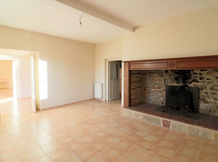 Maison comprenant 5 chambres sur 1860m² avec grandes dépendances – Maison ancienne à Maubourguet