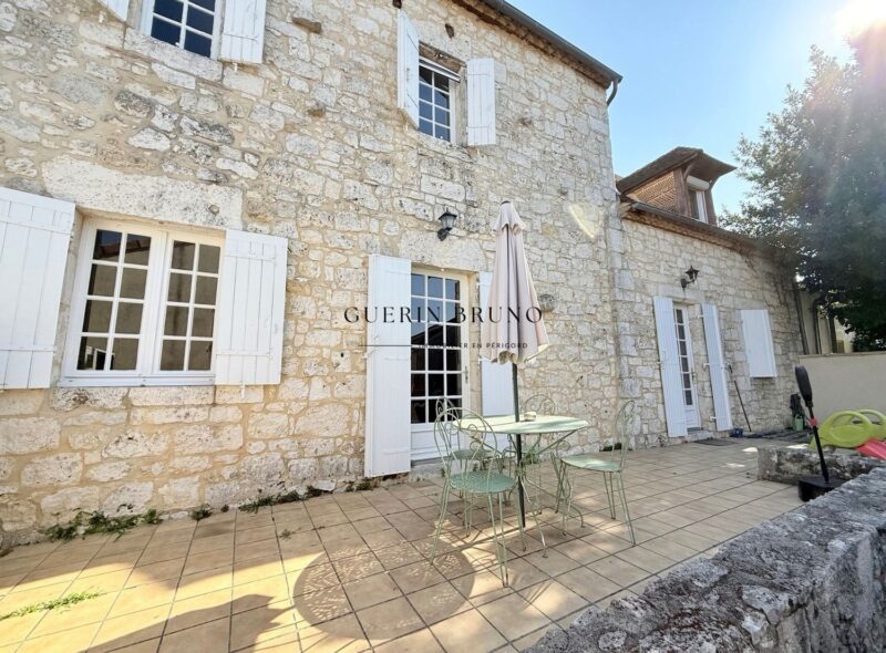 Maison en pierre avec terrasse à Monbazillac