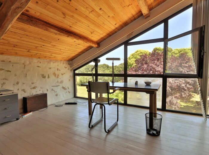 Une charmante ferme gasconne avec une vue imprenable sur les Pyrénées. – Maison ancienne à Laveraët